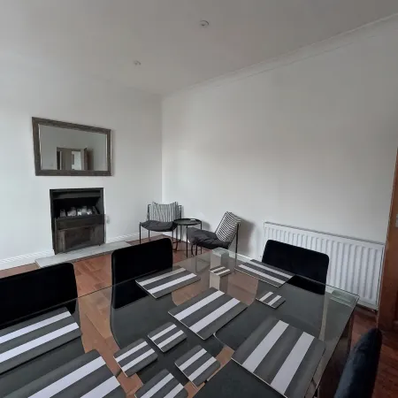 Troon town centre apartment. Great for golf, beach, coastal walks and much more.