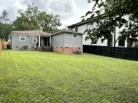 Charming 2-bedroom Apartment near NoDa, Plaza Midwood, Uptown, and more - Condos