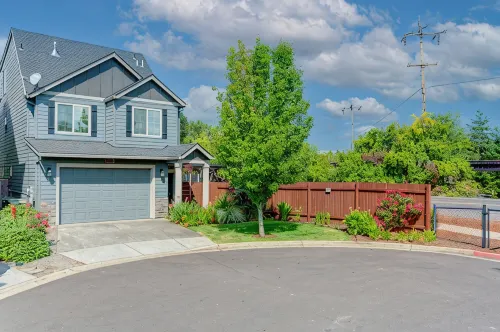 Retro Arcade Paradise! 4Br Luxury Home, Hot Tub, Sauna, Putting Green & Fire Pit - 4-Star