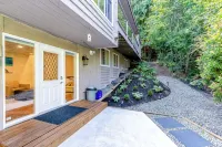 Spacious 3Br Guest Suite by the Creek | North Vancouver - WiFi