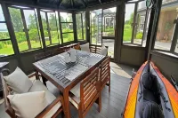 Waterfront Oasis: Luxury Retreat Between Ottawa and Montreal - Villas