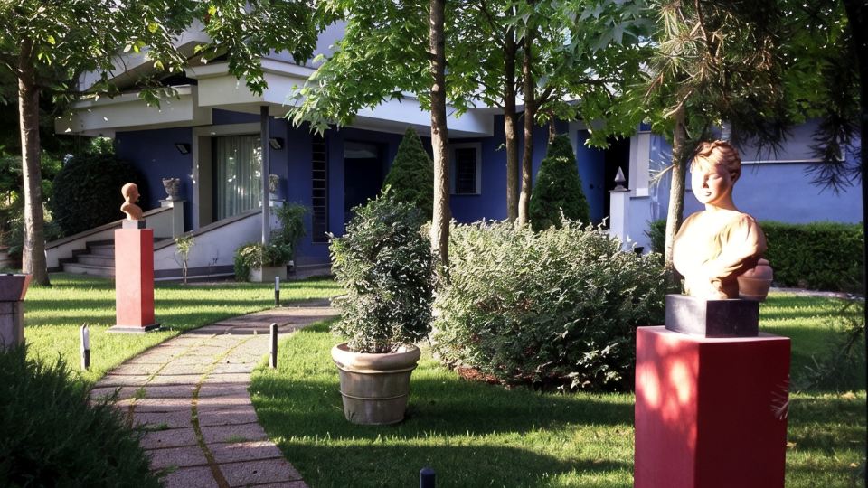 APARTMENT IN VILLA