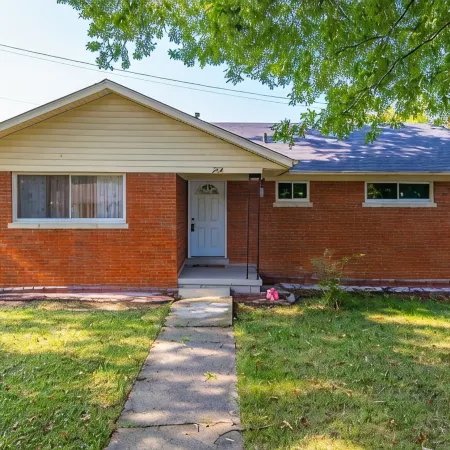 4 Bed 3 bath clean , spacious all brick home , welcome families and work groups