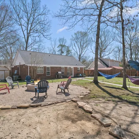 Charming 3-bedroom Home in Monroe with a Pool Table and Fire Pit, WiFi