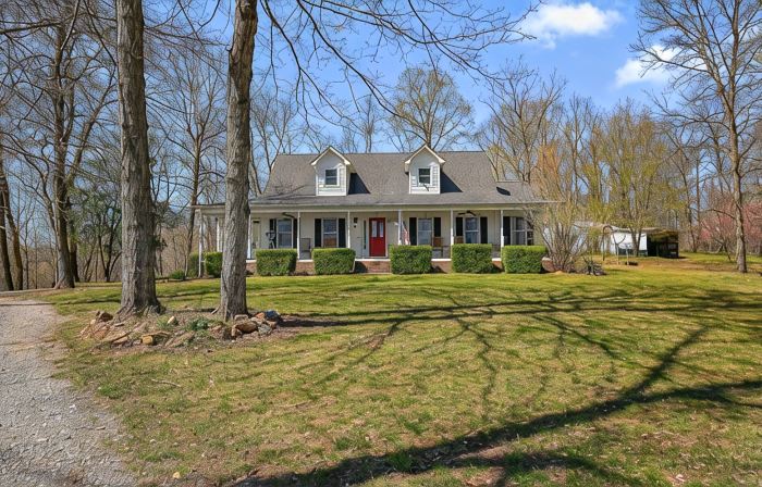 30 private acre Country House