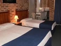 Lake Haven Motor Inn - Motels