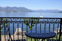 Lakefront apartment in downtown Stresa with magnificent views - 2つ星