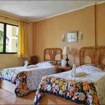 Playa Papagayo Beach Inn Rooms