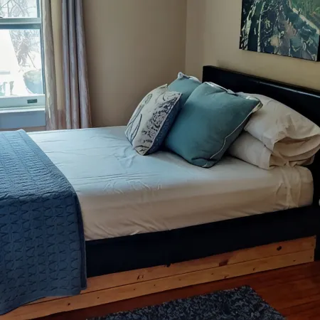 Historic 3-Bedroom Guest Suite · Prime Forest Park Location in Central West End
