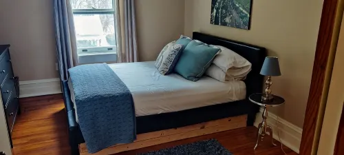 Historic 3-Bedroom Guest Suite · Prime Forest Park Location in Central West End - Condos