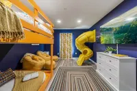 5BR Movie Theater, Hot Tub, Bowling, Fire Pit! - 4성급