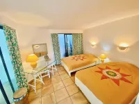 Villa with private pool and free WiFi, close to the sea, protected courtyard - Private Pools