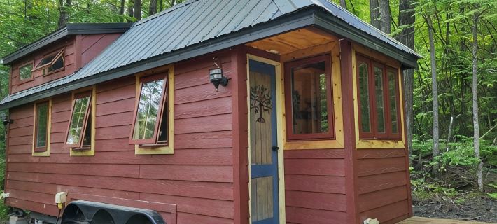 Tiny bungalow secluded in the woods with lake view.  Pets accepted! Hotels in Hubbard County