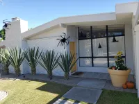 21 PALMS off of El Paseo - Private Pools