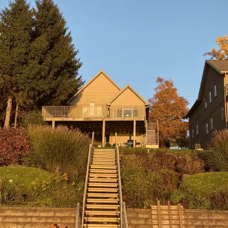 Waterfront Cottage, Large Dock Access, Beautiful Deck Views, Dog Friendly!