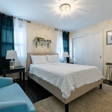 MDRN Kid-Friendly Apt|Charming|Private|Sunny|Fast Wi-Fi| Parking