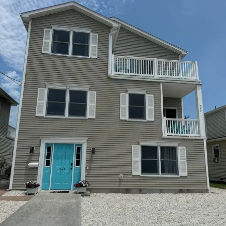 Beach Block & Fully Stocked! Steps to Sand, 3 Parking Spots, Great for Families!