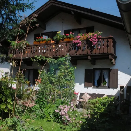 Comfortable large apartments, centrally located, surrounded by nature, friendly