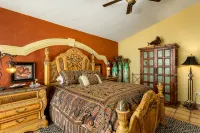 Beachfront Estate Sleeps 12! Walk Everywhere in Los Barriles with Pool & Spa