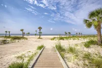 Biloxi Beach Sunrise Spectacular!  Steps from the beach and sand! - نادي رياضي