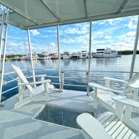 Aqua Lodge Houseboat "Yellow Tail "