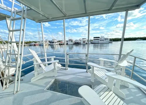 Aqua Lodge Houseboat "Yellow Tail " - Laiva