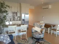 Spectacular Views From Beachfront Condo -  Privatzimmer