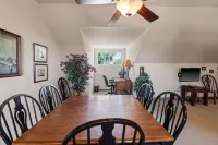 Spacious Lakeside Condo at Tagalong Golf Resort with Indoor Pool and Hot Tub