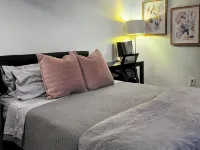 STUDIO apt.  nightly or monthly stays with washer, dryer, work space and WiFi Hotels near Cliveden