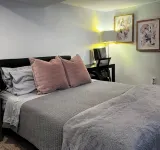 STUDIO apt.  nightly or monthly stays with washer, dryer, work space and WiFi - บังกะโล