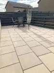 Bright 2-bedroom apartment with parking in Montrose Hotels in 