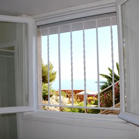 Sea view garden apartment with pool option. Near beach between Nice and Monaco