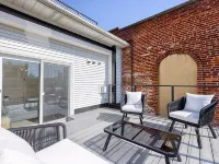 Central Luxury 3-Level Home - Rooftop + Garage Hotels in Lancaster