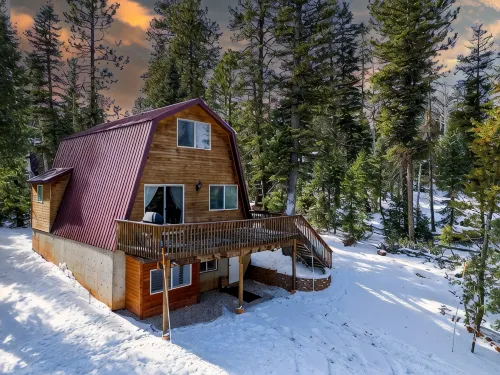 Relaxing retreat in Duck Creek, lots of exciting adventures inside and out