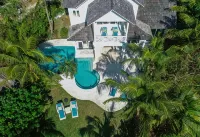 Stunning waterfront property with panoramic sunset views + pool + dock - piscina