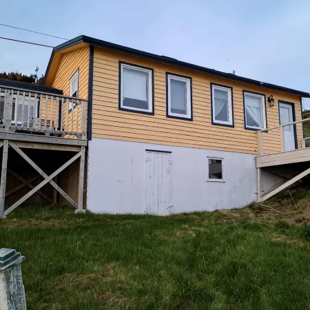 One bedroom two bath beach house over looking the ocean. Отели в г. Тринити