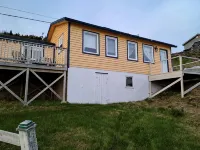 One bedroom two bath beach house over looking the ocean. Hotel a 