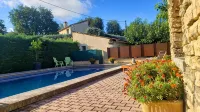 Cottage at the foot of the Luberon + Garden and private swimming pool