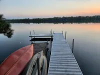 Peaceful 3-bedroom cottage on private Grass Lake.