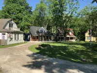 Doc's Lake house 1st floor, 2 bedroom apartment - Wifi