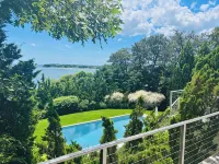 Bayfront 5 bedrooms family home. Panoramic sea view from all rooms
