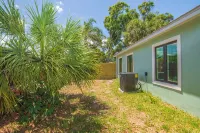 Charming, Fully Renovated  3bd/2bth house in awesome Vero Beach. Dogs welcome! - 4-Star
