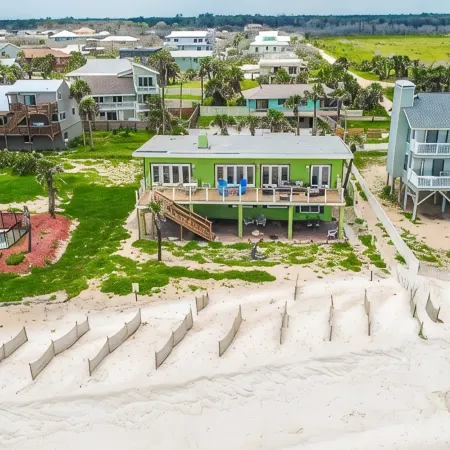 Beachfront 2 Apartments 1 House Nature all around, just 25 steps to Ocean water