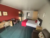 Bentleys Motor Inn - Pools