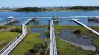 Enjoy the ICW overlooking N. Topsail Beach with Pier and 2 boat lifts. Pets OK - 4성급