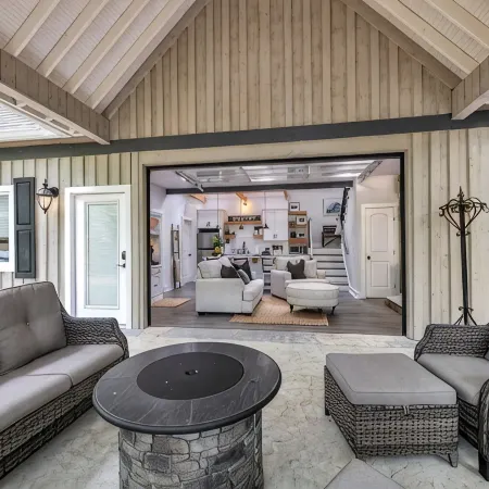 LUXURY Barn Chalet.  2 bedrooms, firepit, BBQ, loft, trails, ponds, park