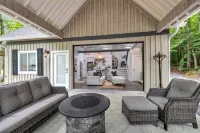 LUXURY Barn Chalet.  2 bedrooms, firepit, BBQ, loft, trails, ponds, park - Homestays