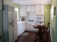 Cozy Retreat. 1 Bedroom House,  Welcome!May 1st -Nov 1st  Internet & Wifi