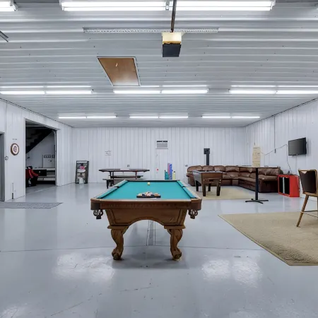 Paradise Pocono - Ultimate Arcade, Salt Pool and Hot Tub - Sleeps 14