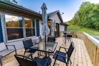 Driftless Area Country House: large deck, spring fed creek, Amish area